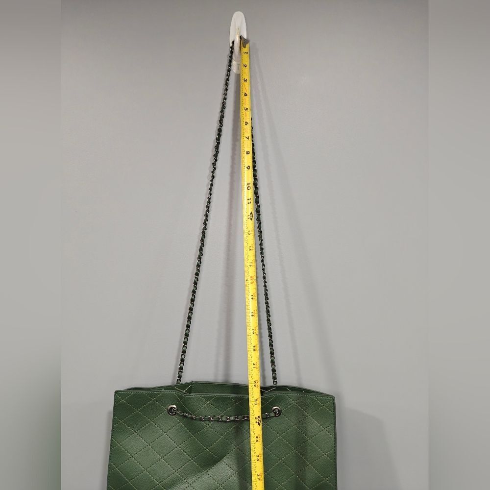 🐢 Green Quilted Vegan Leather Tote. Convertible Strap. - Picture 10 of 15